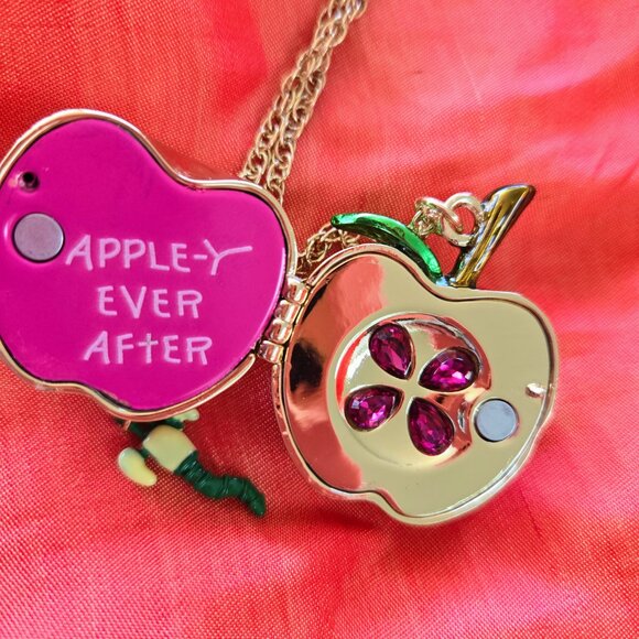 Betsy Johnson GOLD APPLE NECKLACE - Picture 7 of 12